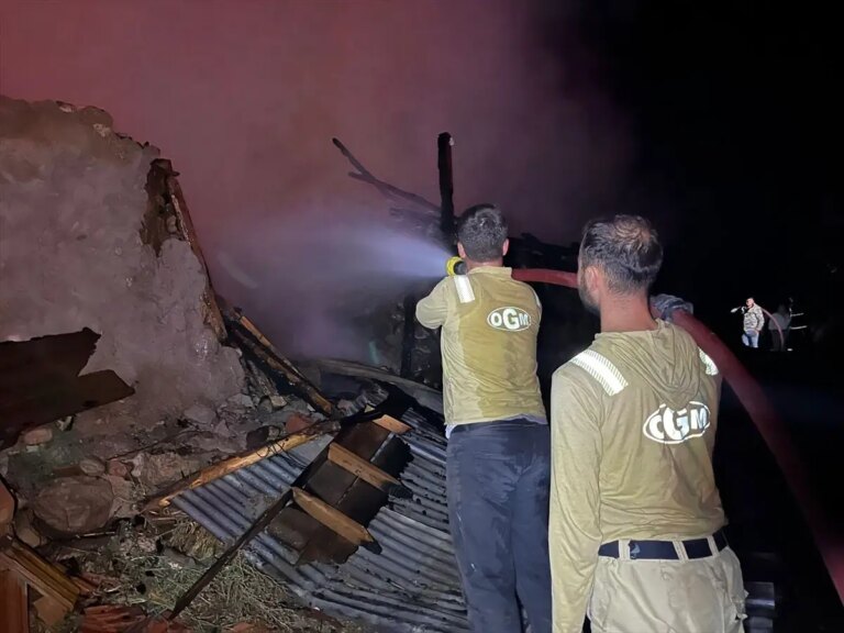 cerkeste yangin araclar ve yapilar kul oldu 3An8vpWK