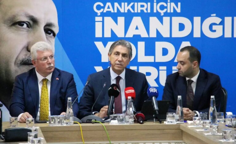 demir hizmet belediyeciligi ile hezimet belediyeciligi arasinda fark var XxK9FZyL