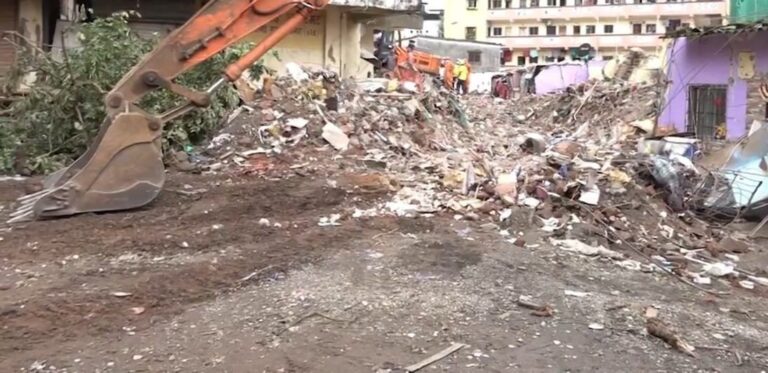 hindistanda facia 17 kisi oldu OMLpL5nv