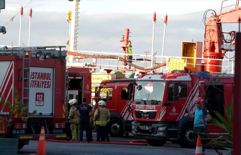 kadikoyde gemide yangin cikti bzJ46URI