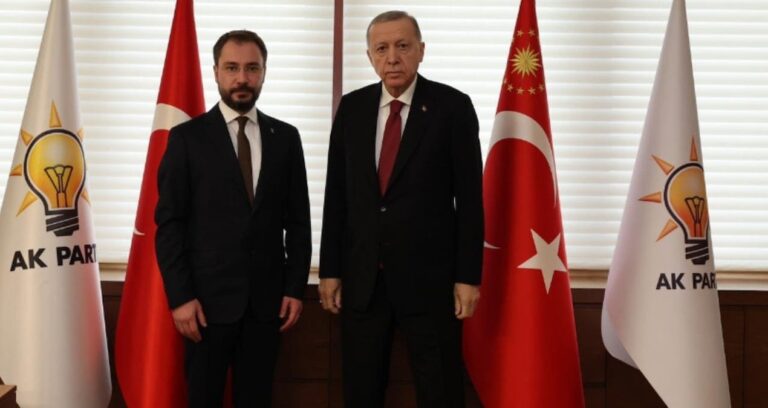 pes dedirten skandal iddia akpli baskan yegeni icin binlerce ogrenciyi hice saydi j2OrHnWR