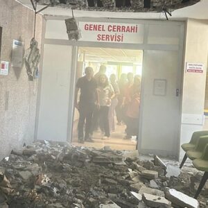 turkiye depremi konusurken 8 yildir curuk olan hastanenin tavani coktu 7lALNqCN