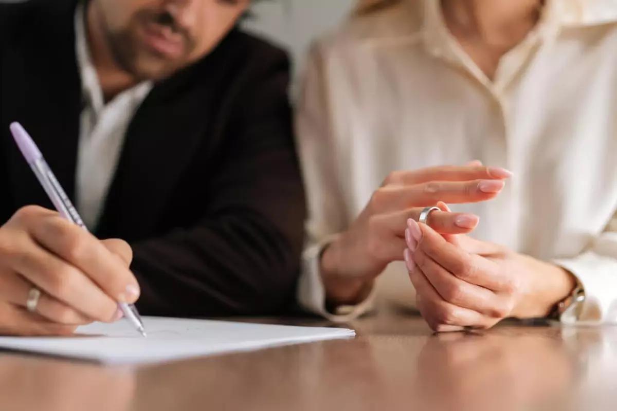 halil erkek degil yapamadi sozu bosanma davasi acan kadinin basini yakti UMnp1MC9