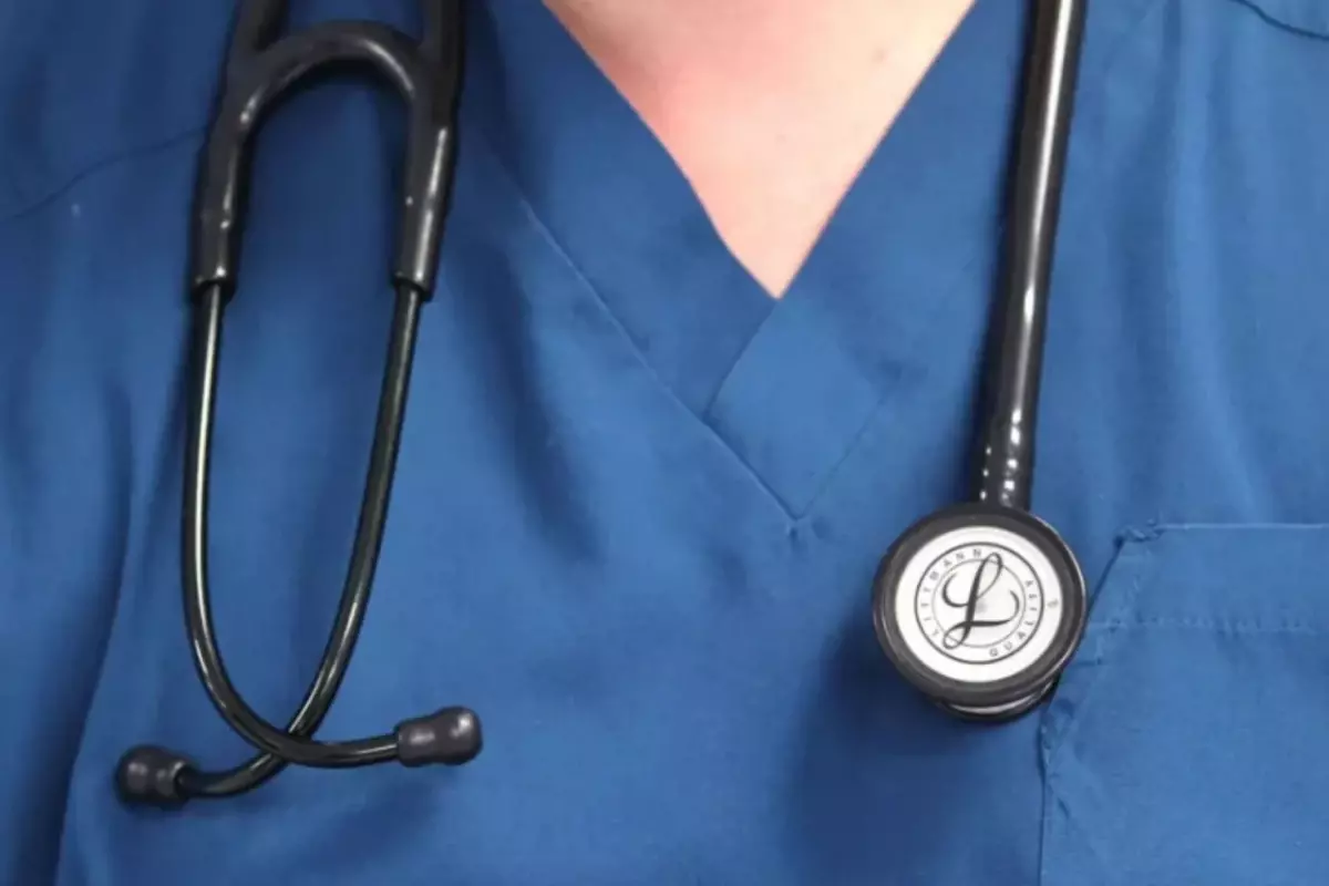 mahkemeden ameliyati yarida birakip hemsire ile iliskiye giren doktor hakkinda skandal karar bYePbICn