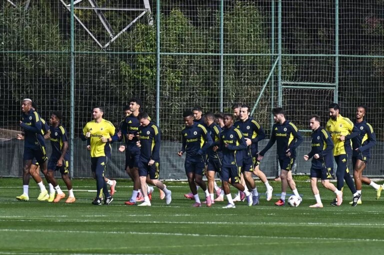 fenerbahce stuttgart macina hazir Uz38GAUN.jpg