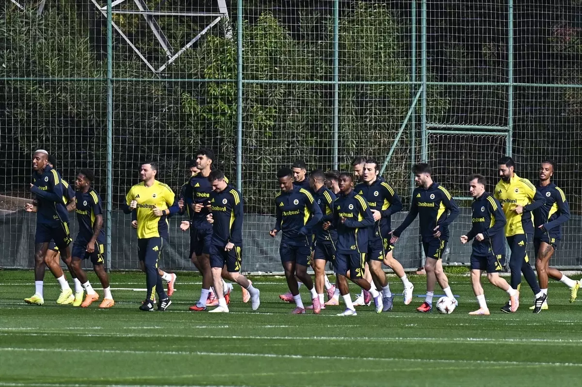 fenerbahce stuttgart macina hazir Uz38GAUN.jpg