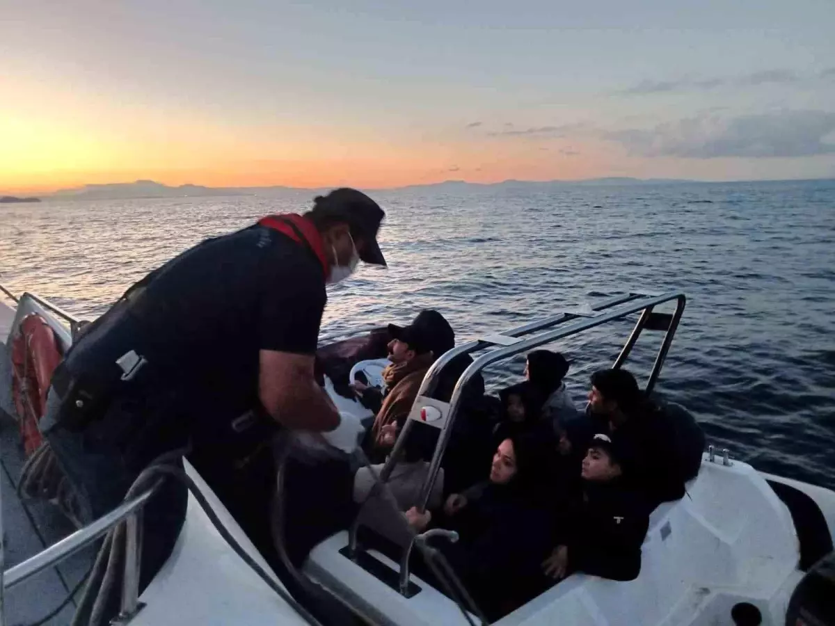 izmir aciklarinda 72 duzensiz gocmen yakalandi 31i kurtarildi glneMtTt