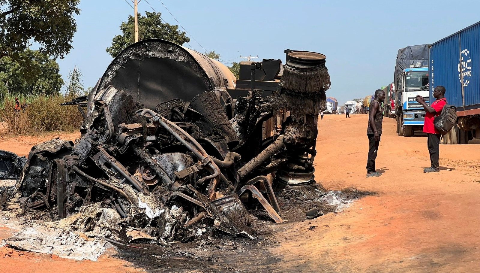 nijeryada minibusle tanker carpisti 12 can kaybi Ge7fJ7Ly.jpg