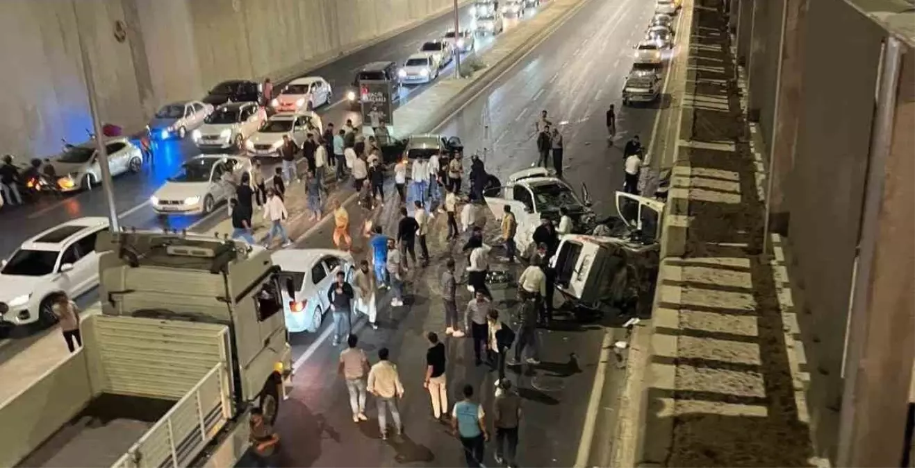 sanliurfada zincirleme kaza 1 olu 4 yarali nS6ETJve