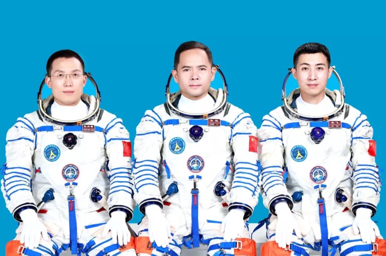 shenzhou 21 uzay araci firlatiliyor JNi7LxBS.jpg
