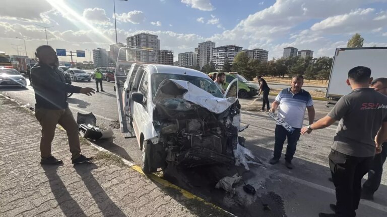 sivasta zincirleme kaza 1 olu 4 yarali idP3XXMG