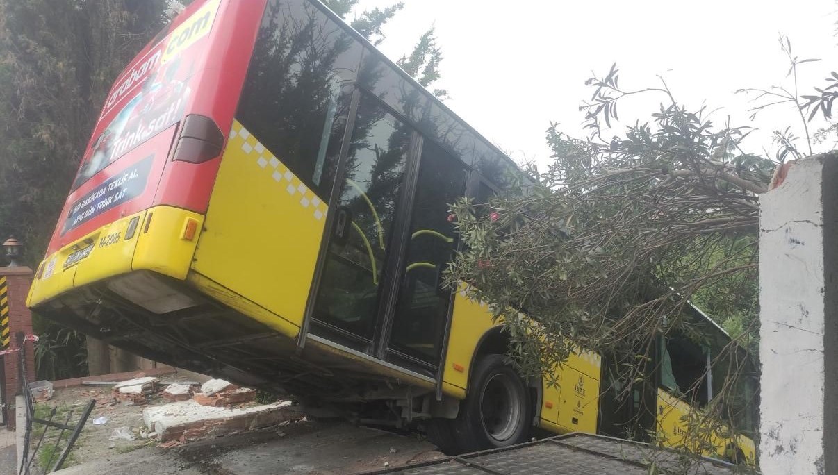 uskudarda iett otobusu kazasi iWrU5uqs.jpg