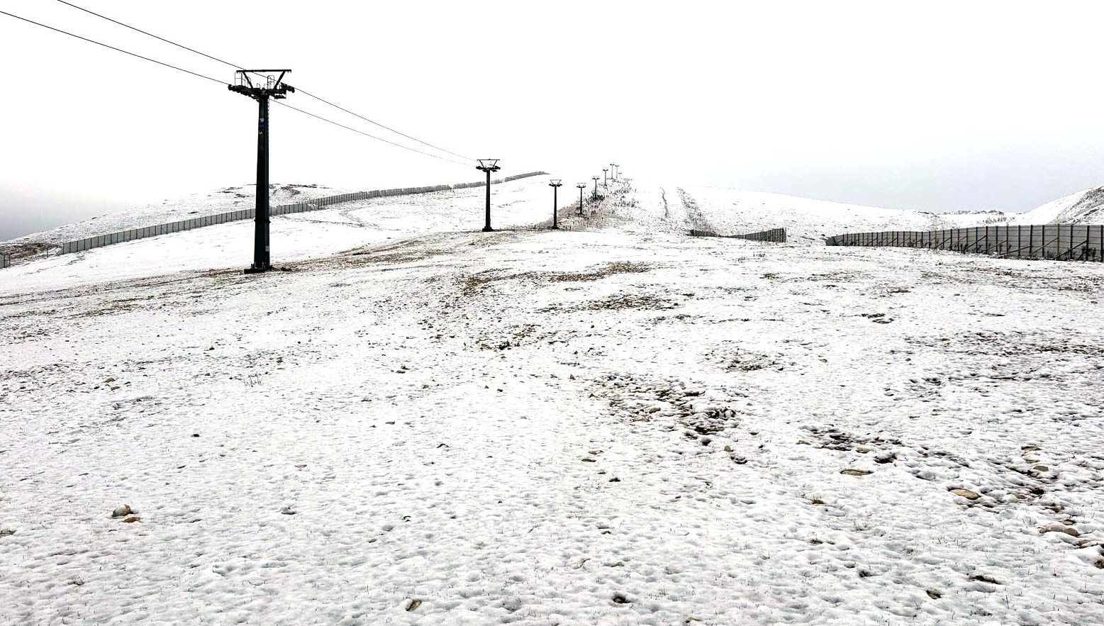 yagisli hava yerini kara birakti zirve beyaza burundu YSQEmwtJ.jpg