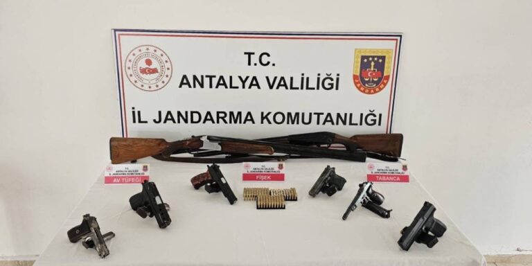 antalyada-silah-kacakcilarina-operasyon-9-supheli-yakalandi-lXNNxA5u.jpg