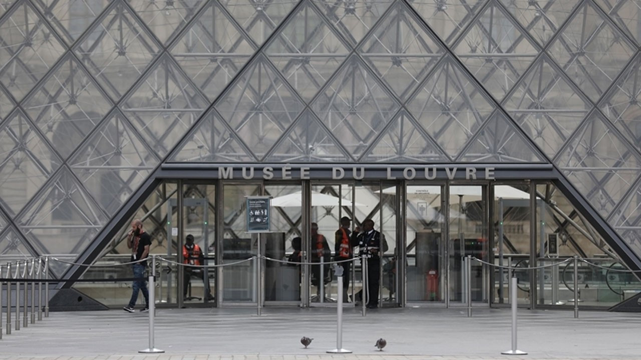 louvre muzesi soygununda skandal guvenlik sifresi louvre cikti xi1BRbUJ.jpg