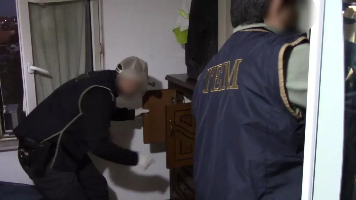 sakaryada deas operasyonu 3 irakli tutuklandi RD2GIaAv.jpg