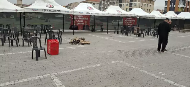 Otel odasında gözaltına alınan Uşak Belediye Başkanı’na en büyük tokadı halk attı