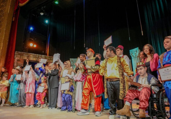 beyoglunda-sanat-engel-tanimadi-tarihi-sahnede-ozel-performans-aYplO8I8