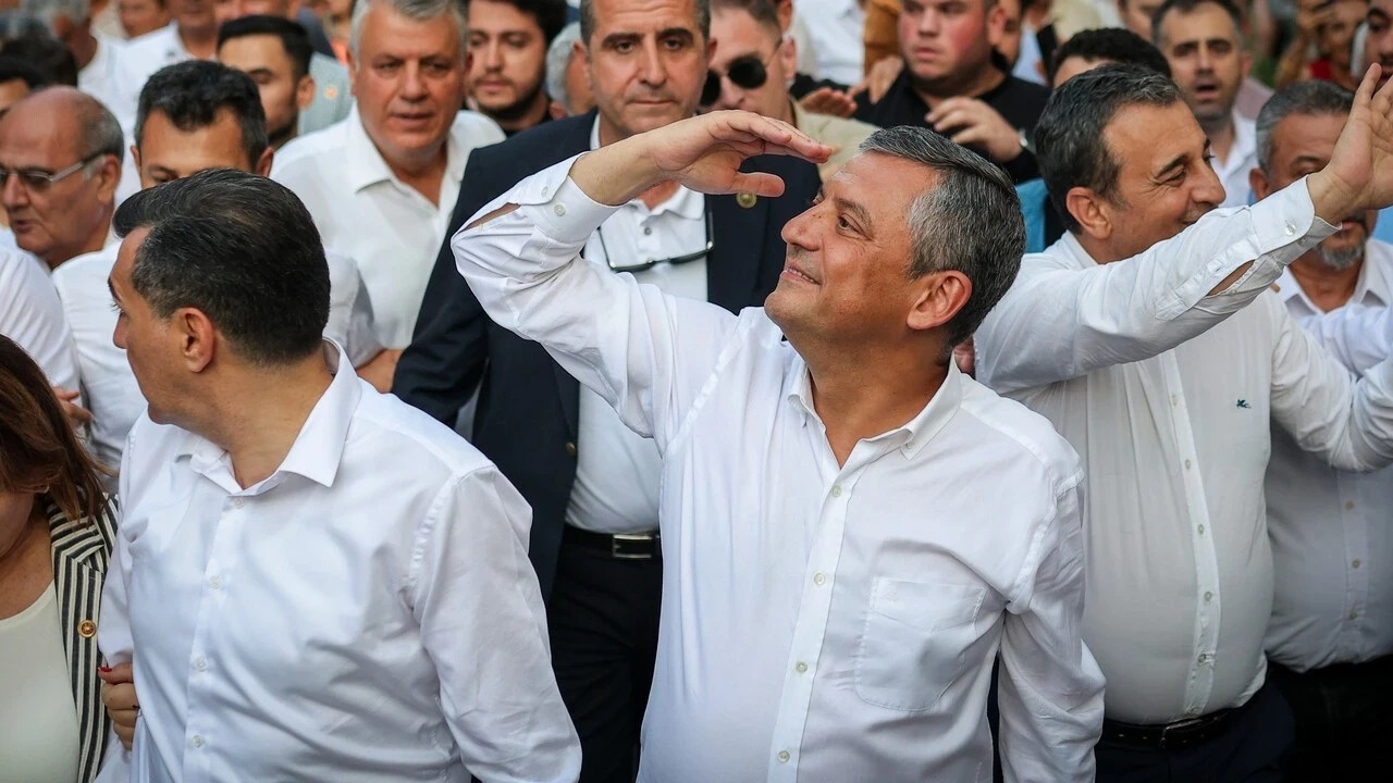 Dunya basini yeni partiyi konusuyor thr4SU5L